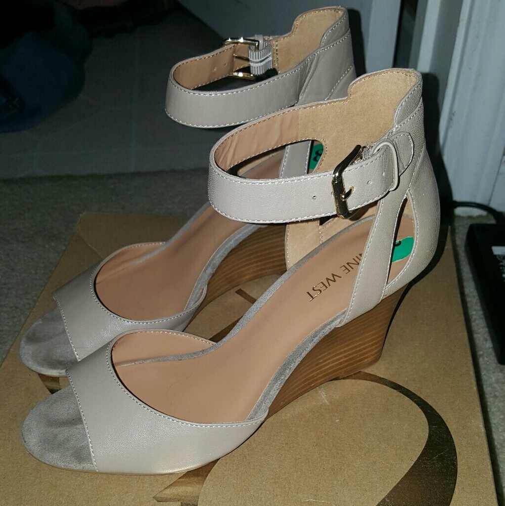 Nude wedges